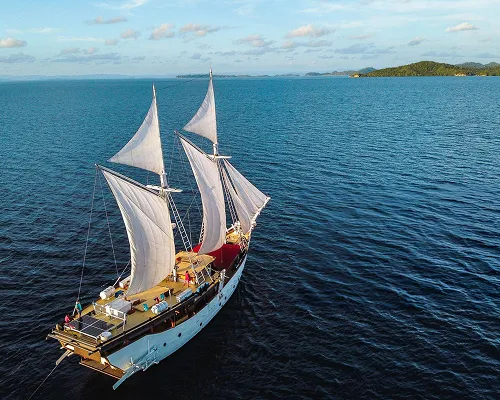 sailing komodo trip with lombokkomodotrip