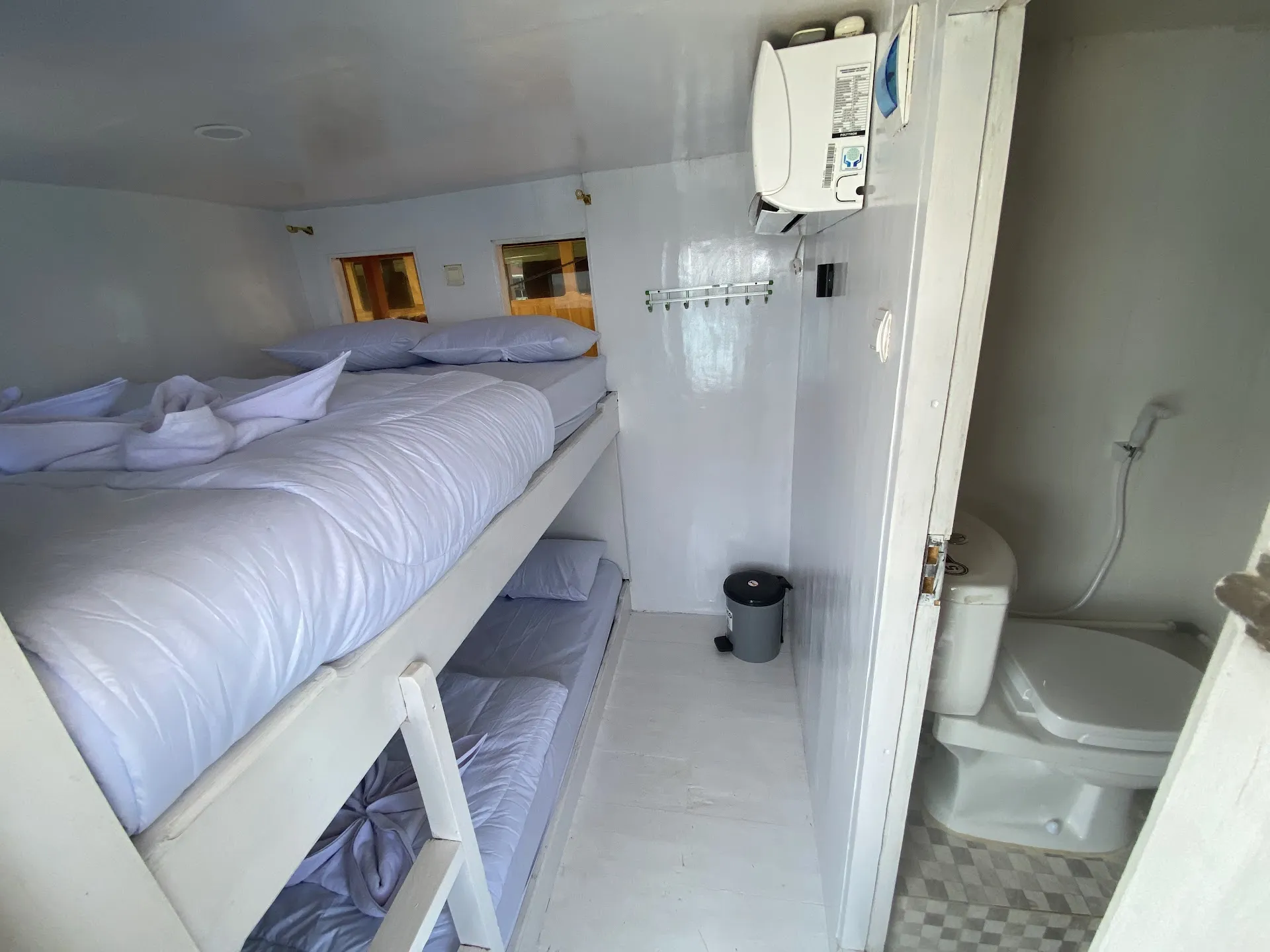 Sehat Elona Deluxe Triple Cabin